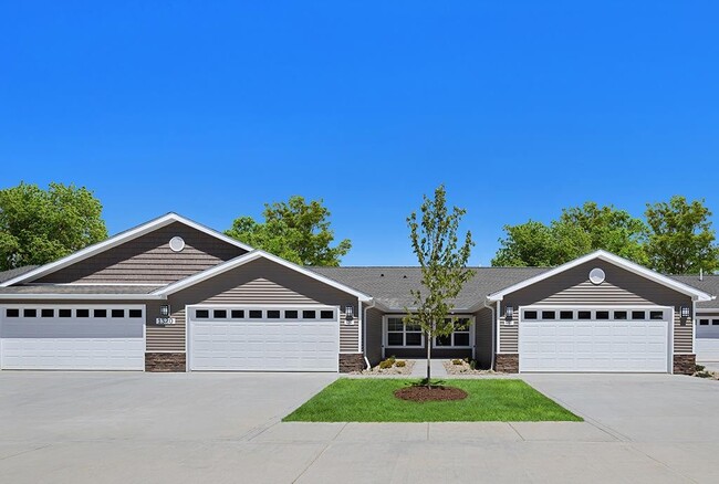 Apartments with Attached Garages - Redwood Kent Tallmadge Road