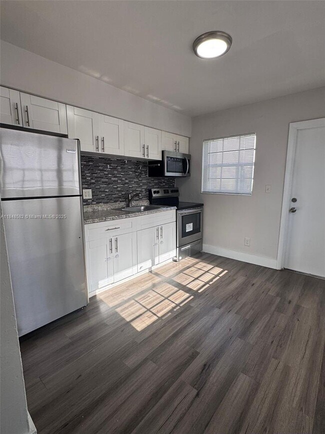 Foto del edificio - 822 NW 7th Terrace