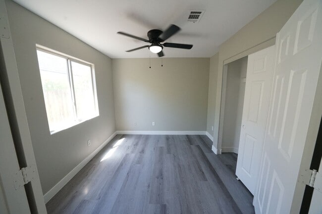 Building Photo - SHOWINGS AVAILABLE NOW