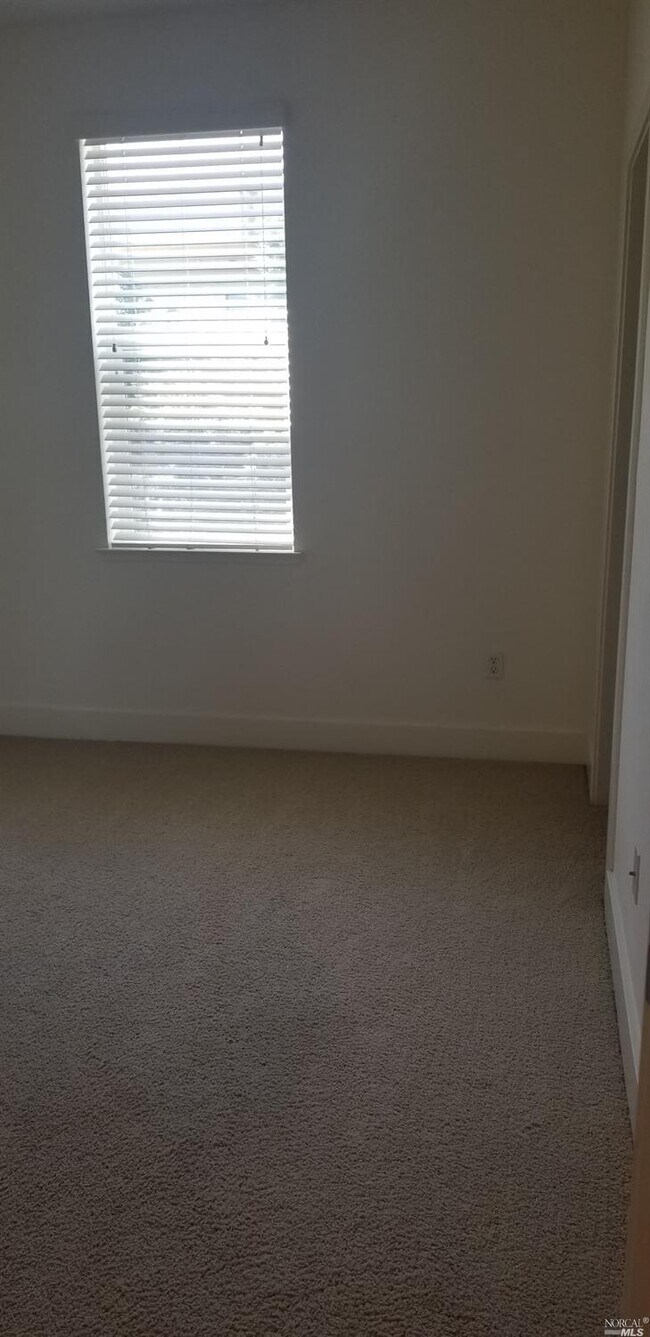 Building Photo - 310 City Center Dr