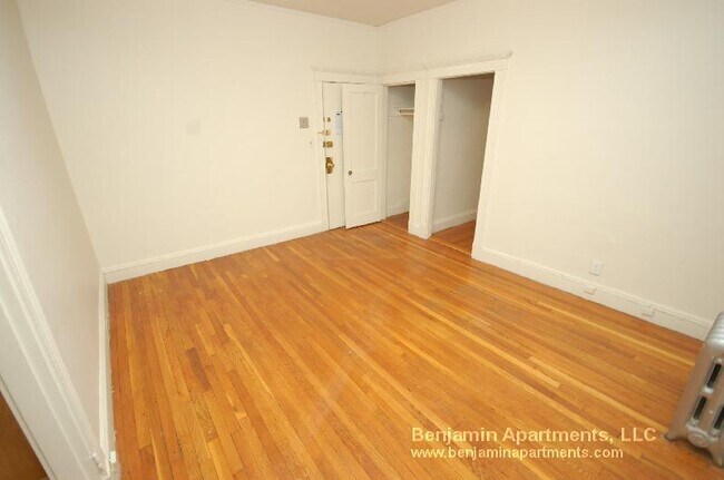 Building Photo - 231 Park Dr