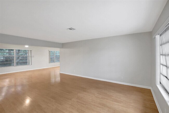 Building Photo - 5386 Balsam Terrace