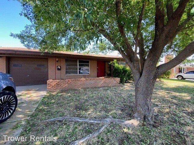 Building Photo - 3 br, 2 bath House - 613 E 54th