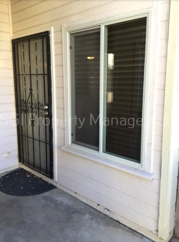 Foto del edificio - Highly upgraded property close to communit...