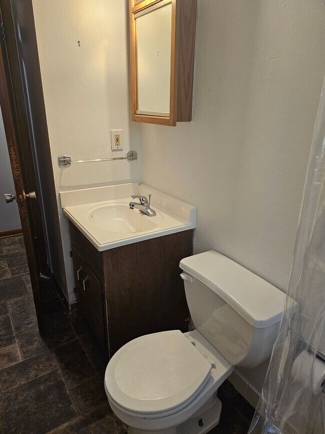 Foto del edificio - 1 bedroom, 1 bath duplex in Coralville