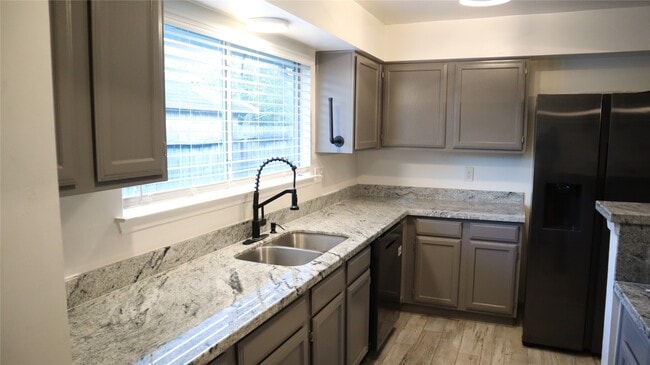 Foto del edificio - 2515 Edgedale Dr