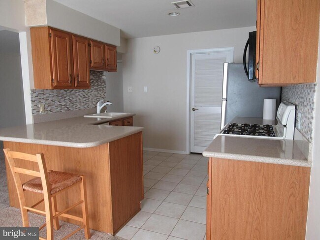 Building Photo - 14 Beverly Ct