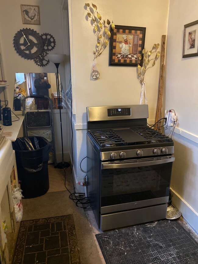New stove/oven - 13405 Wilshire Dr