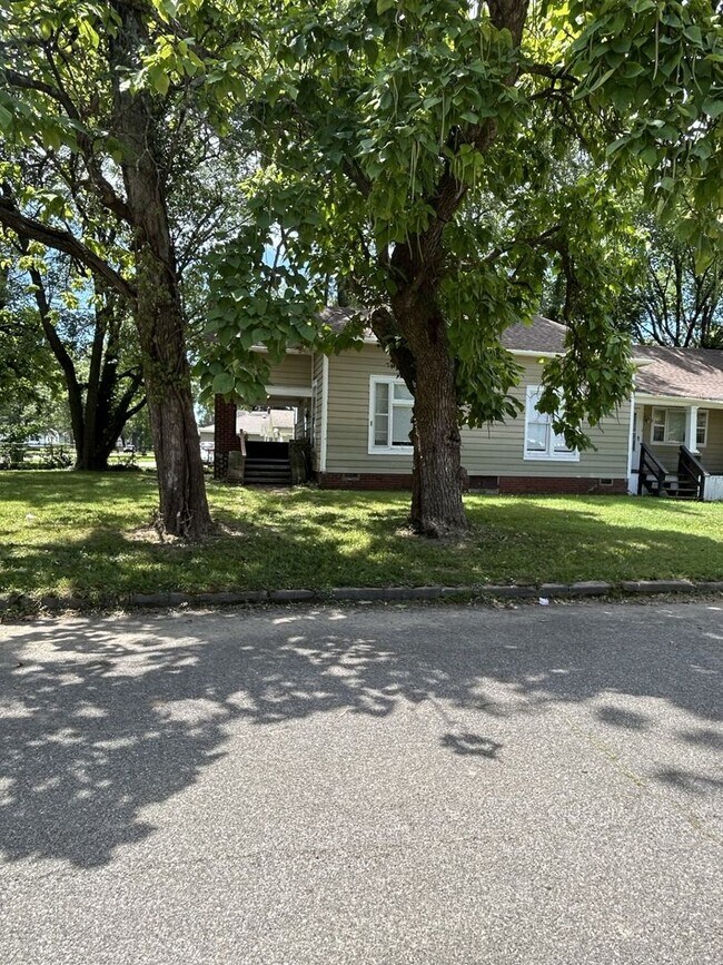 Foto del edificio - Newly Painted, 3 Bedroom and 1 Bathroom Si...