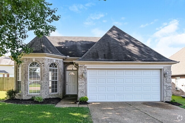 Building Photo - 12749 Fox Hunter's Dr