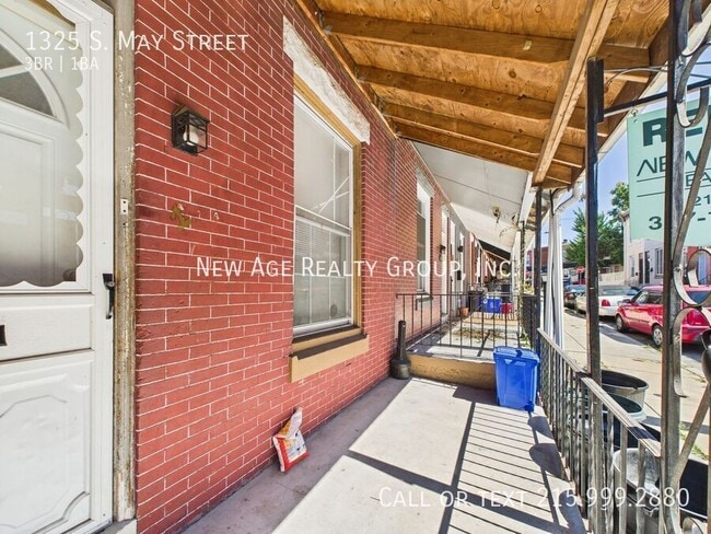 Building Photo - 1325 S May St