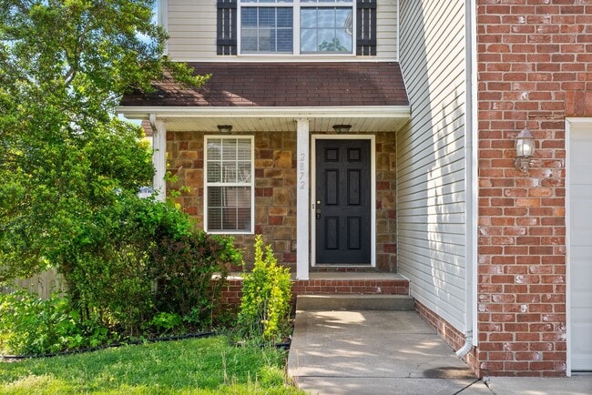 Building Photo - Pet Friendly Three Bedroom with Bonus!