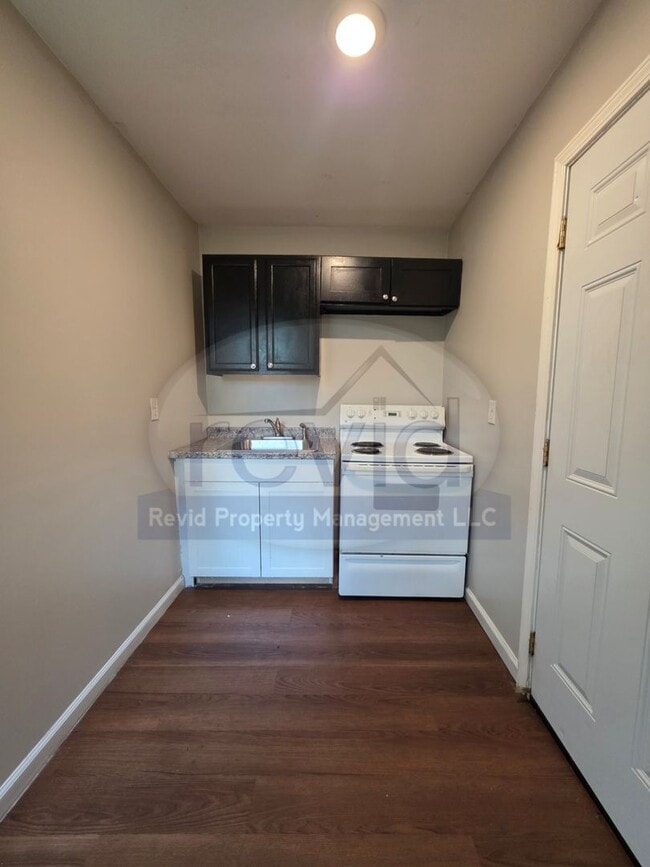 Building Photo - 1 Bedroom apartment!