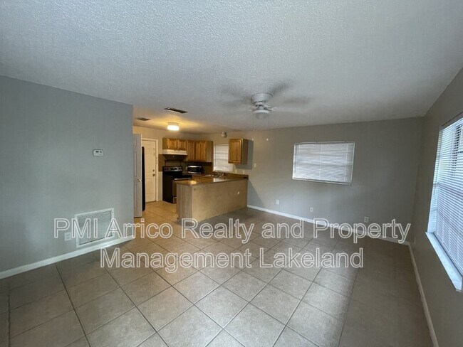 Foto del edificio - 1017 Caroline Ave