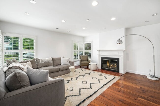 Building Photo - 1636 Carmona Ave