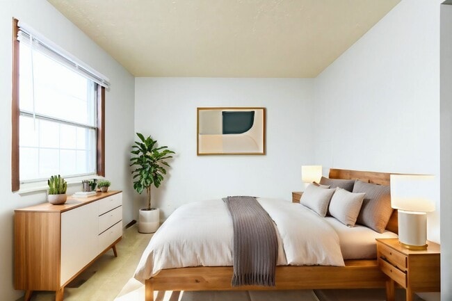 Building Photo - Spacious Townhouse Living Just Outside Dow...