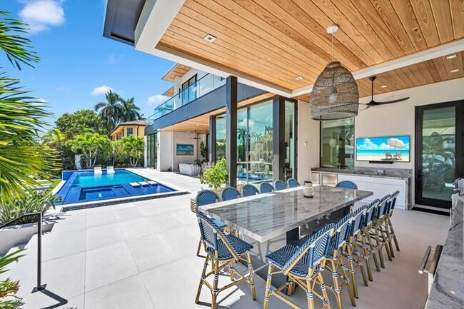 Building Photo - 408 Coral Way