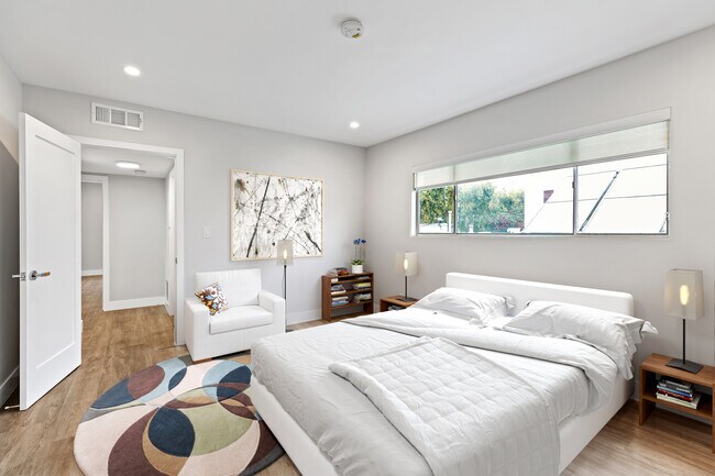 Foto del edificio - 927 San Vicente Blvd