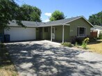 Foto principal - 3 Bedroom, 2 Bathroom Home near Middle Sch...