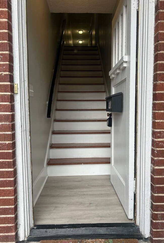 Foto del edificio - Quiet, Spacious 2BR/1BA