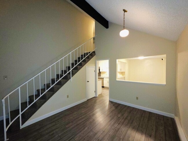 Building Photo - Large 2 bedroom 1.5 bath 2 car garage townhouse new custom flooring and paint throughout with new...