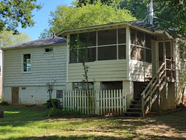 Building Photo - 1040 Shepherds Ln NE