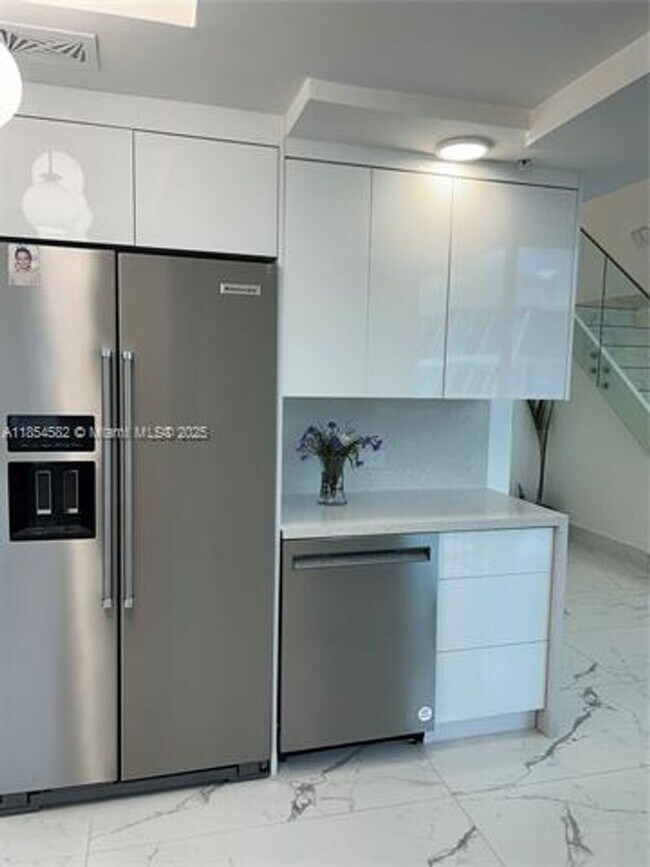 Foto del edificio - 3000 NE 188th St