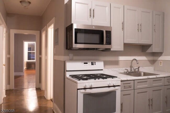 Foto del edificio - 108 Berkshire Pl