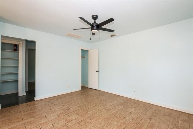 Foto del edificio - 2717 Parker Ln