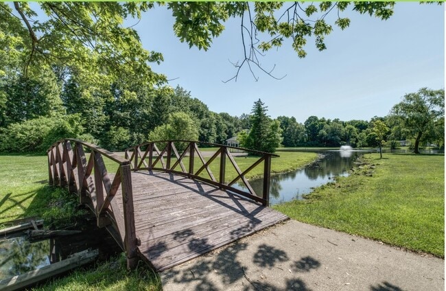 Building Photo - Belle Villa Meadows & Lakes - Manufactured