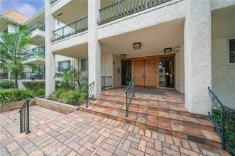 Building Photo - 420 S Madison Ave