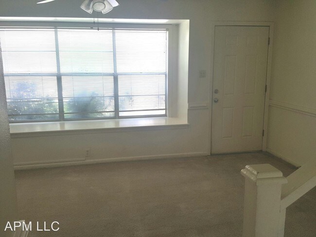 Building Photo - 2 br, 1.5 bath Apartment - 107 Parkwest Dr