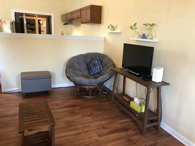 Building Photo - 16 S Church St