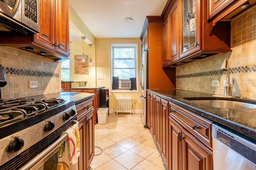 Primary Photo - 50 Follen St