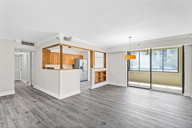 Foto del edificio - 7564 Regency Lake Dr