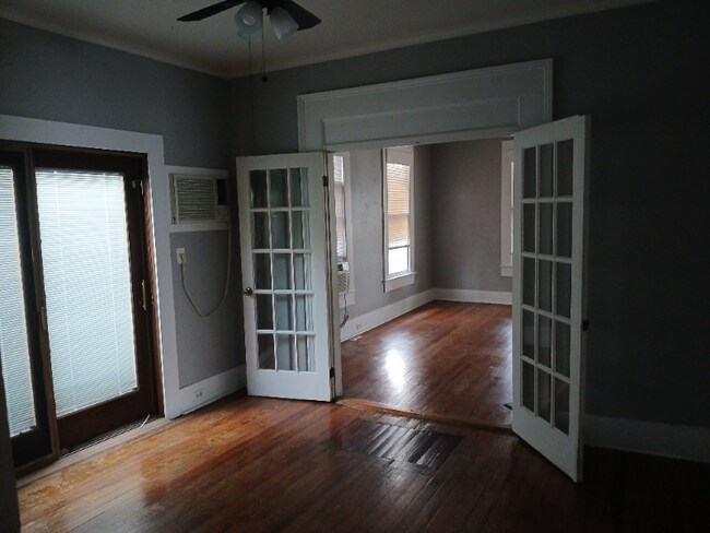 Building Photo - 113 E Mistletoe