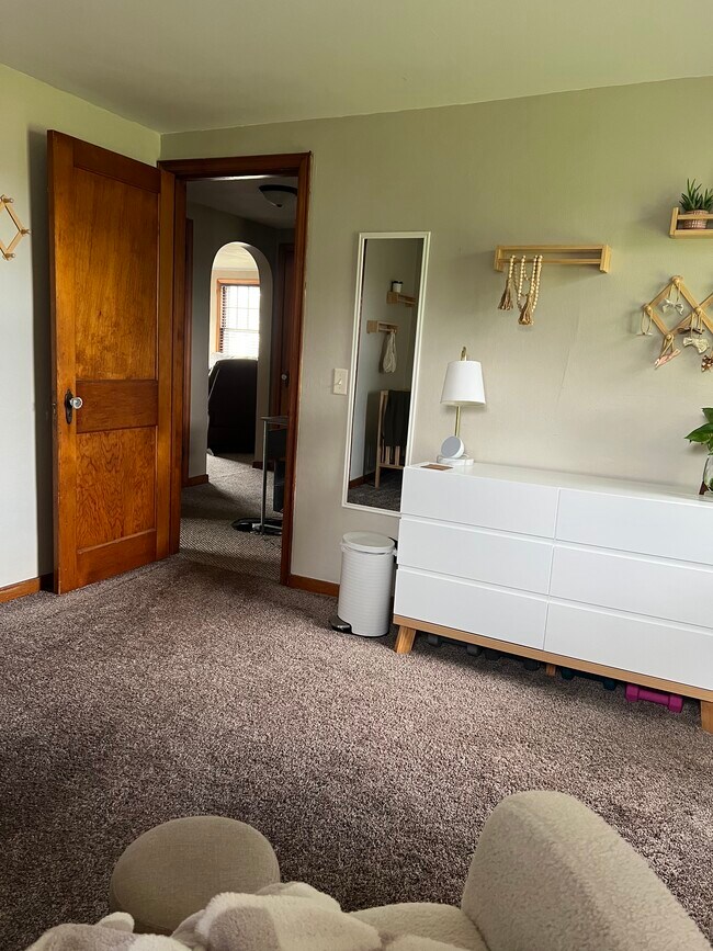 Dormitorio 2 - 1004 Desnoyer St