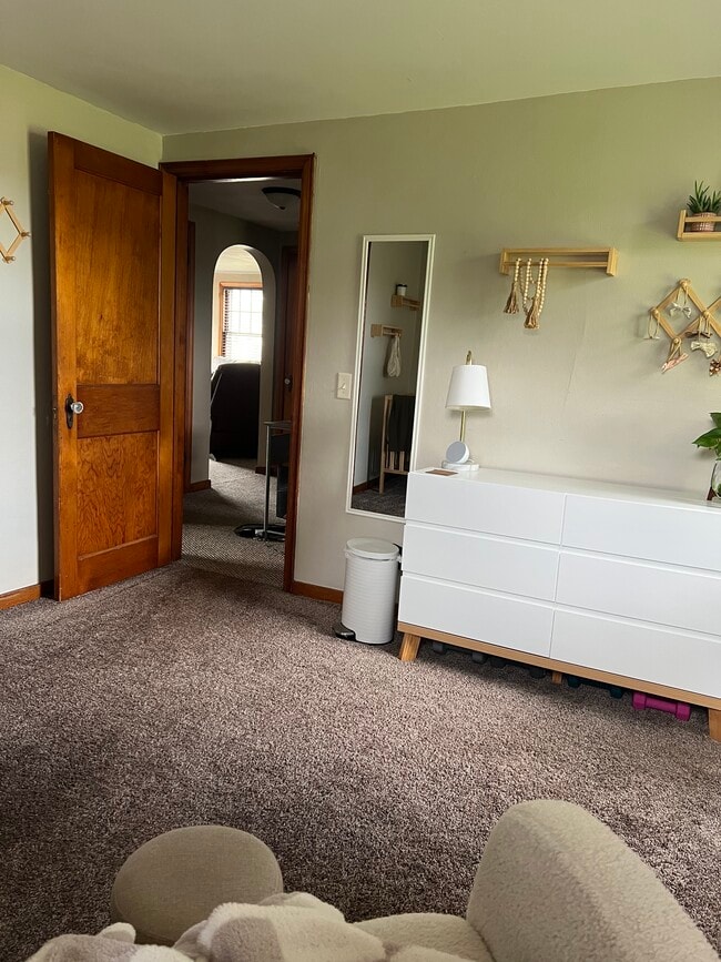 Bedroom 2 - 1004 Desnoyer St