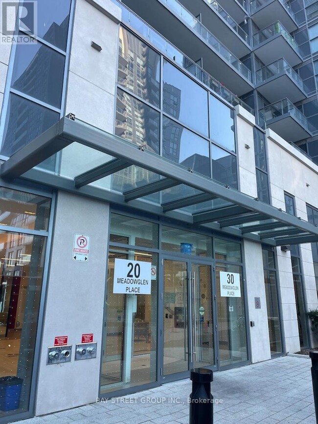 Building Photo - 20 Meadowglen Pl Building Photo - 20 Meadowglen Pl