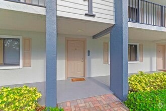 Building Photo - 711 Forest Club Dr