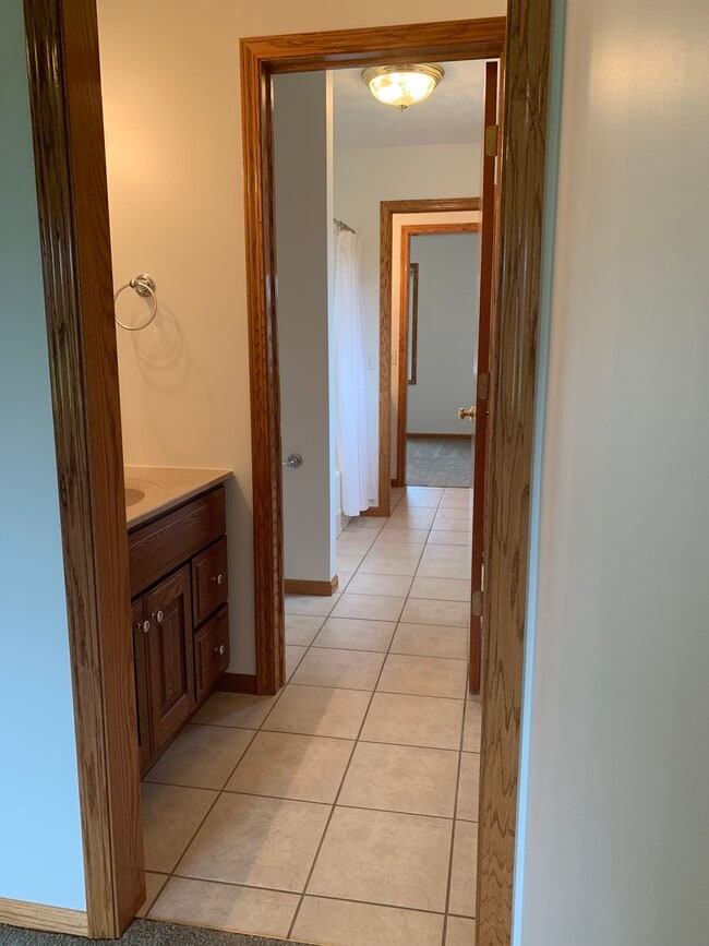 Building Photo - 1501 N Cedar Ave