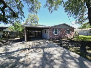 Building Photo - 1402 N Bracewell Dr
