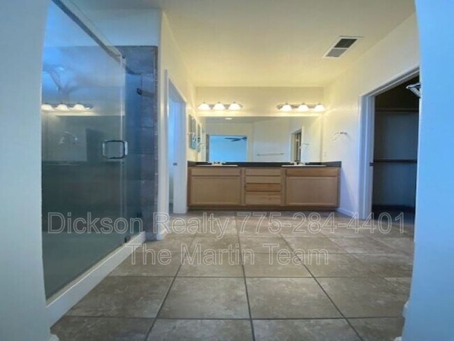 Building Photo - 7115 Diversey Dr