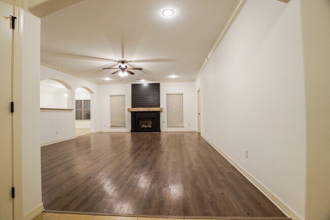 Foto del edificio - Amazing, beautifully updated 3 bedroom 2 b...