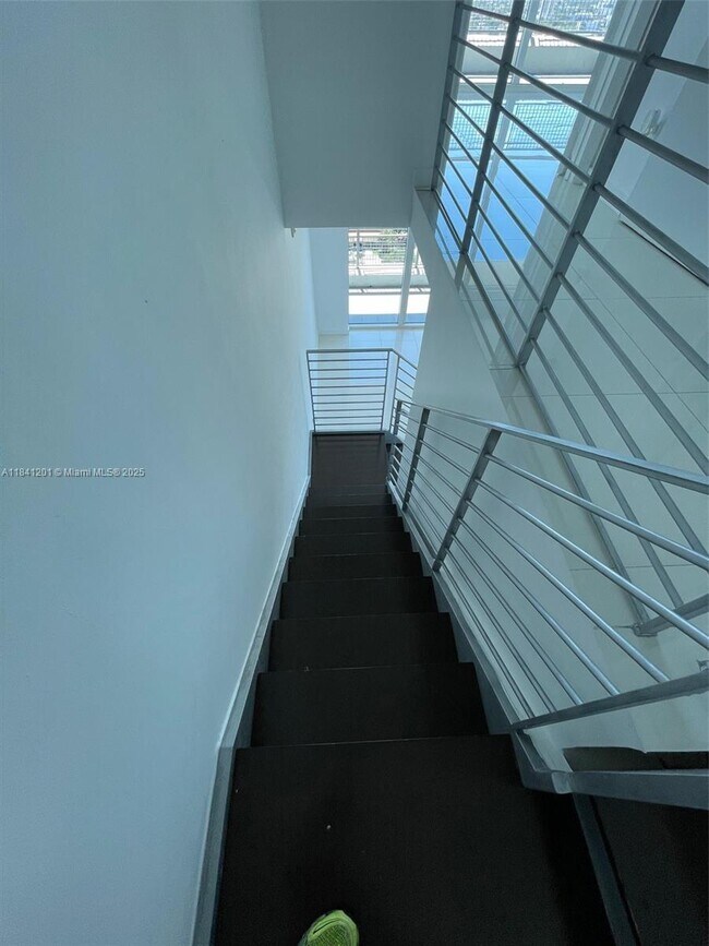 Foto del edificio - 60 SW 13th St