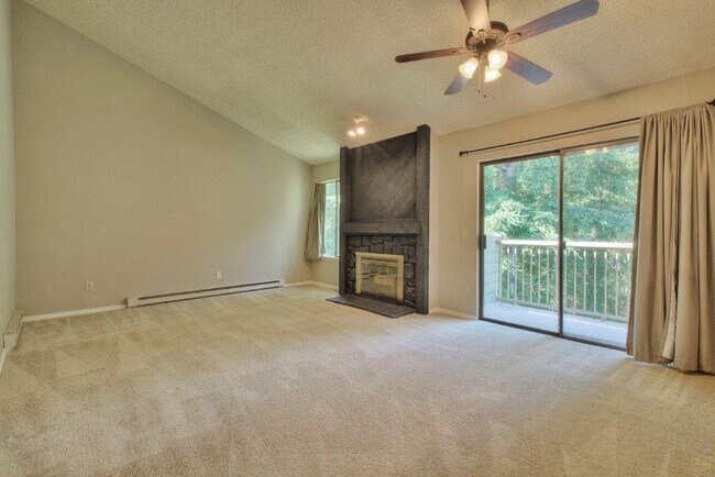 Building Photo - Beautiful 2 Bed 1.75 Bath Home!