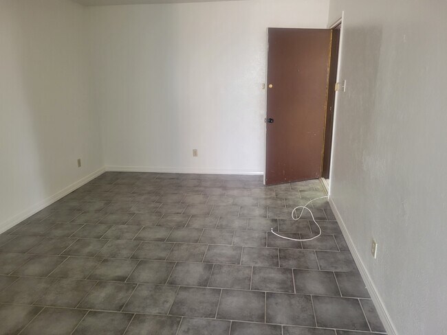 Building Photo - 12616 Copper Ave NE