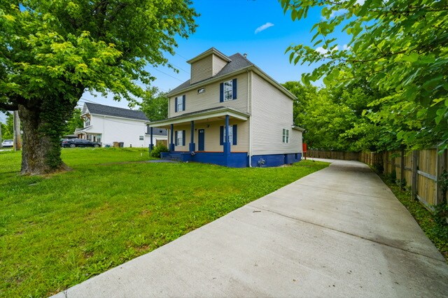 Building Photo - 5 Bedroom Virginia