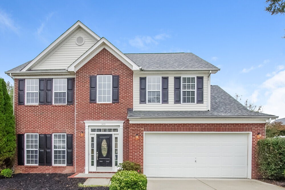 Foto principal - 3435 Fairfax Woods Dr