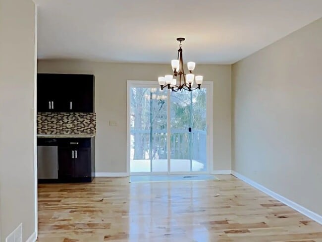 Building Photo - 21521 W Highland Dr